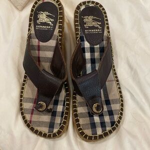 Little girls, Burberry sandals size 37